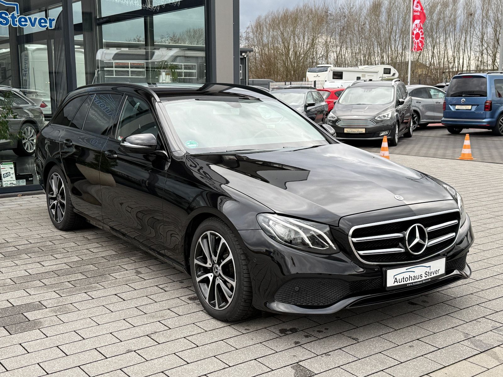 Fahrzeugabbildung Mercedes-Benz E 200 T Avantgarde NAVI KLIMAAUTO CAM LED SITZH.