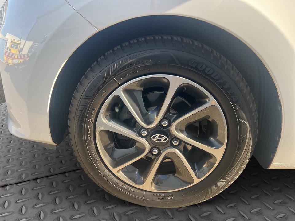 Hyundai i10 YES!+SHZ+LENK.HEIZ+BT+TEMP+LED+ISOFIX