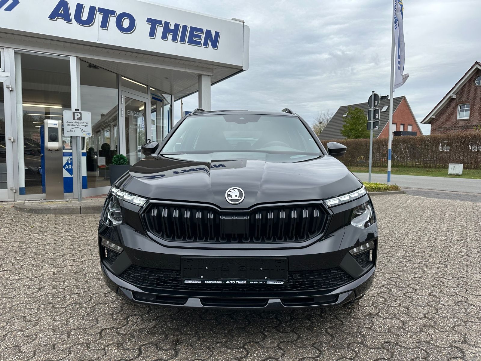 Fahrzeugabbildung SKODA Kamiq Monte Carlo 1.0 TSI DSG ACC/Matrix/Pano