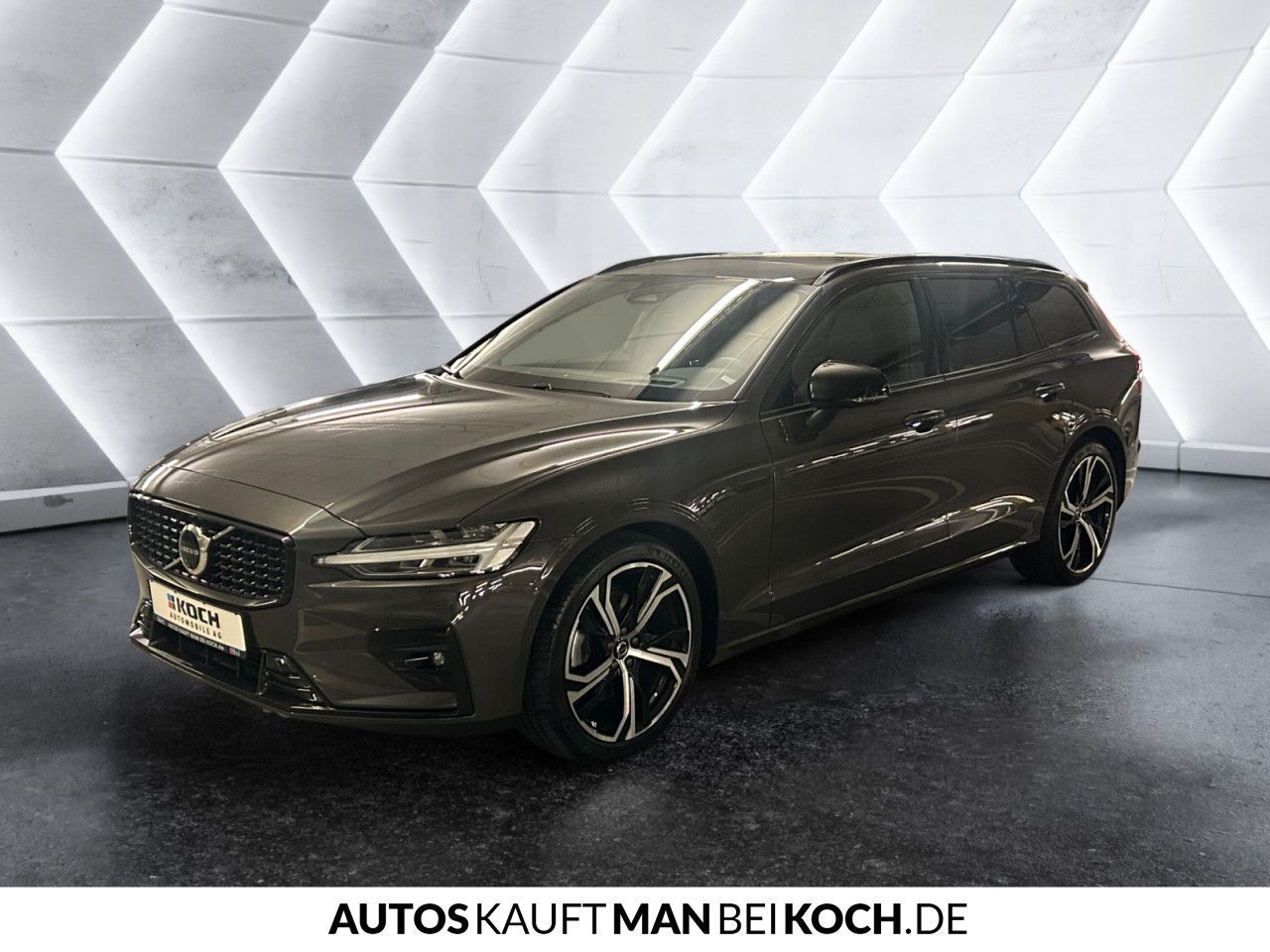 Volvo V60 B4 Ultra Dark ACC BLIS PANO HUD AHK 360° imagem 3