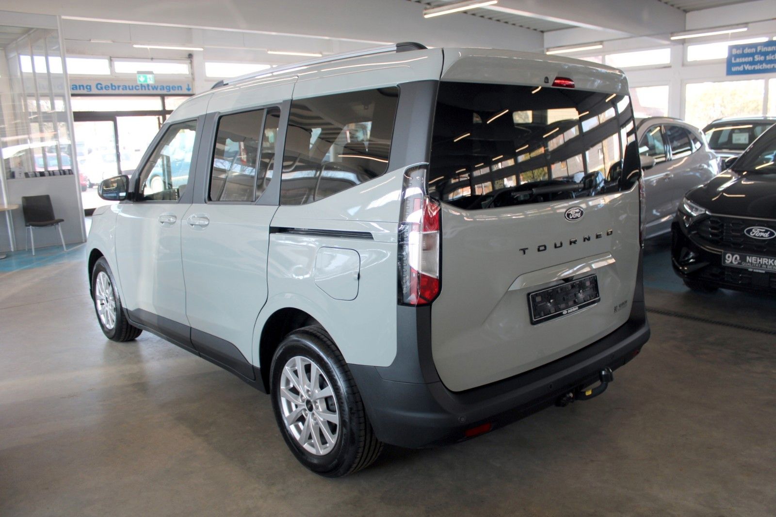 Fahrzeugabbildung Ford Tourneo Courier Titanium AHK Kamera WinterPaket2