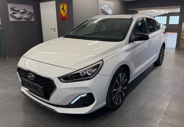 Hyundai i30 cw Plus*AUT*1.Hand*KAM*Navi*LED