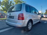 Volkswagen Touran 1.6 Trendline - Volkswagen Touran mit Benzin-Antrieb: Kleinbus, 1.6