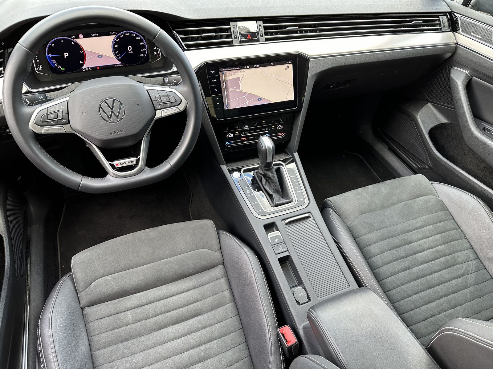 Fahrzeugabbildung Volkswagen Passat Variant 2.0 TDI 4M R-Line NAV+MED+PANO+PP