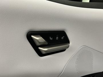 2025 BMW IX3 缩略图 31