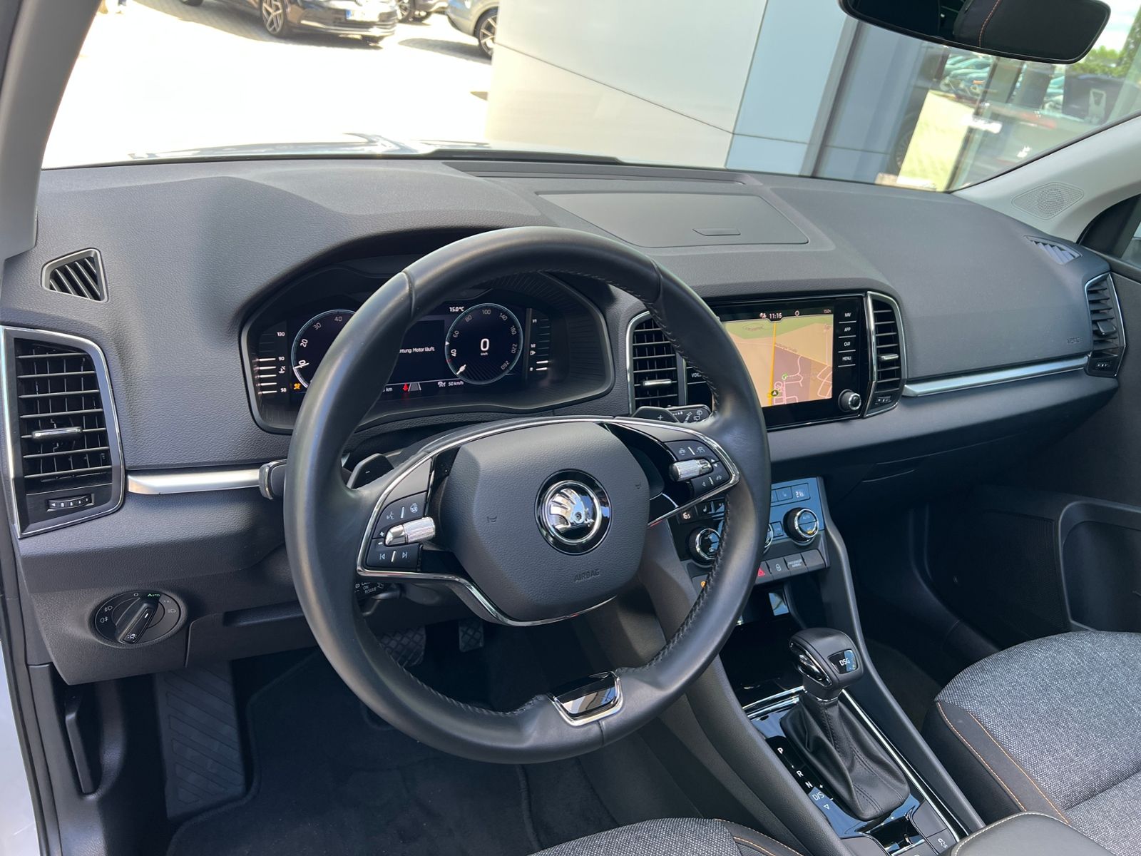 Fahrzeugabbildung SKODA Karoq Clever 1.5 TSI DSG *LED,Pano,Navi,Kamera,1