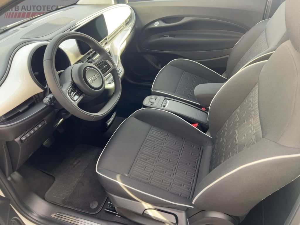 Fahrzeugabbildung Fiat 500e Keyless Go Rückfahrkamera