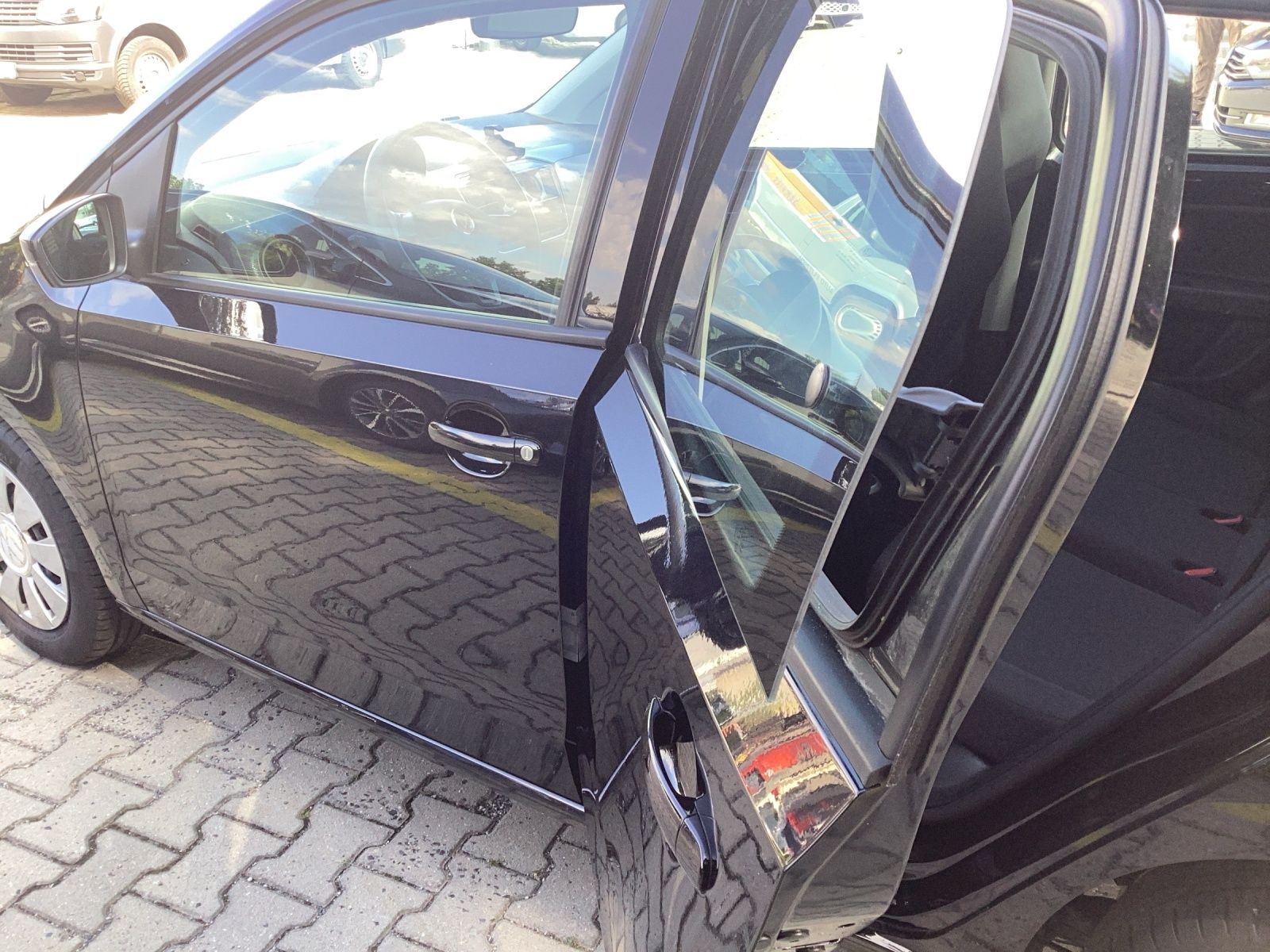 Fahrzeugabbildung Volkswagen up! Klima SHZ Tempomat RFK