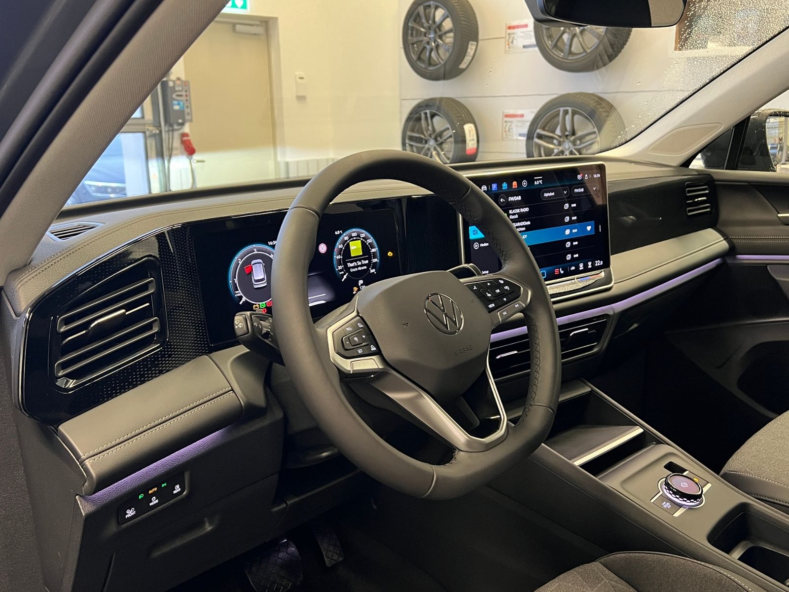 Fahrzeugabbildung Volkswagen Tiguan Life 2.0 TDI DSG *AHK, LED, Kamera, 18''-