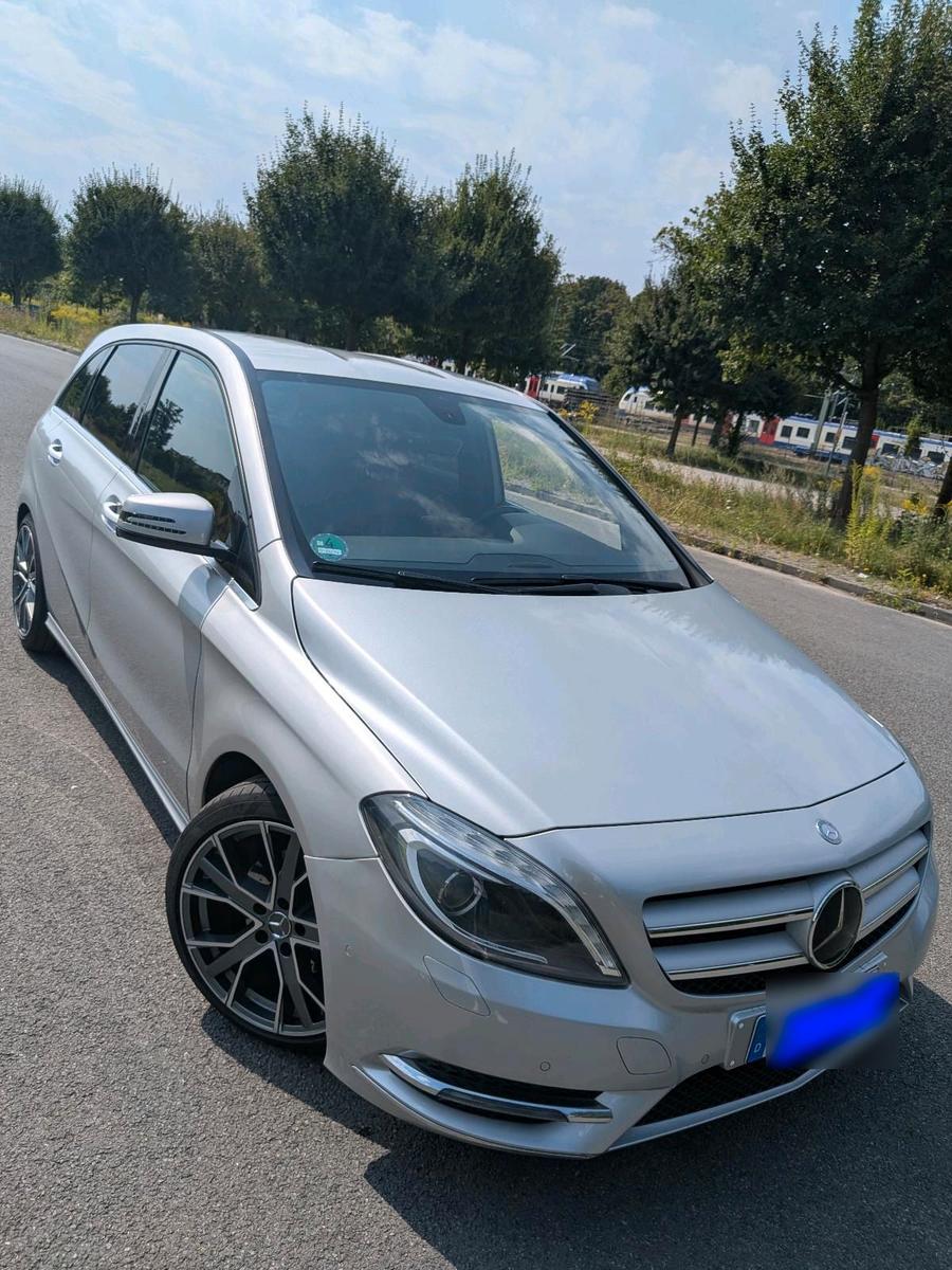 Mercedes-Benz B 180