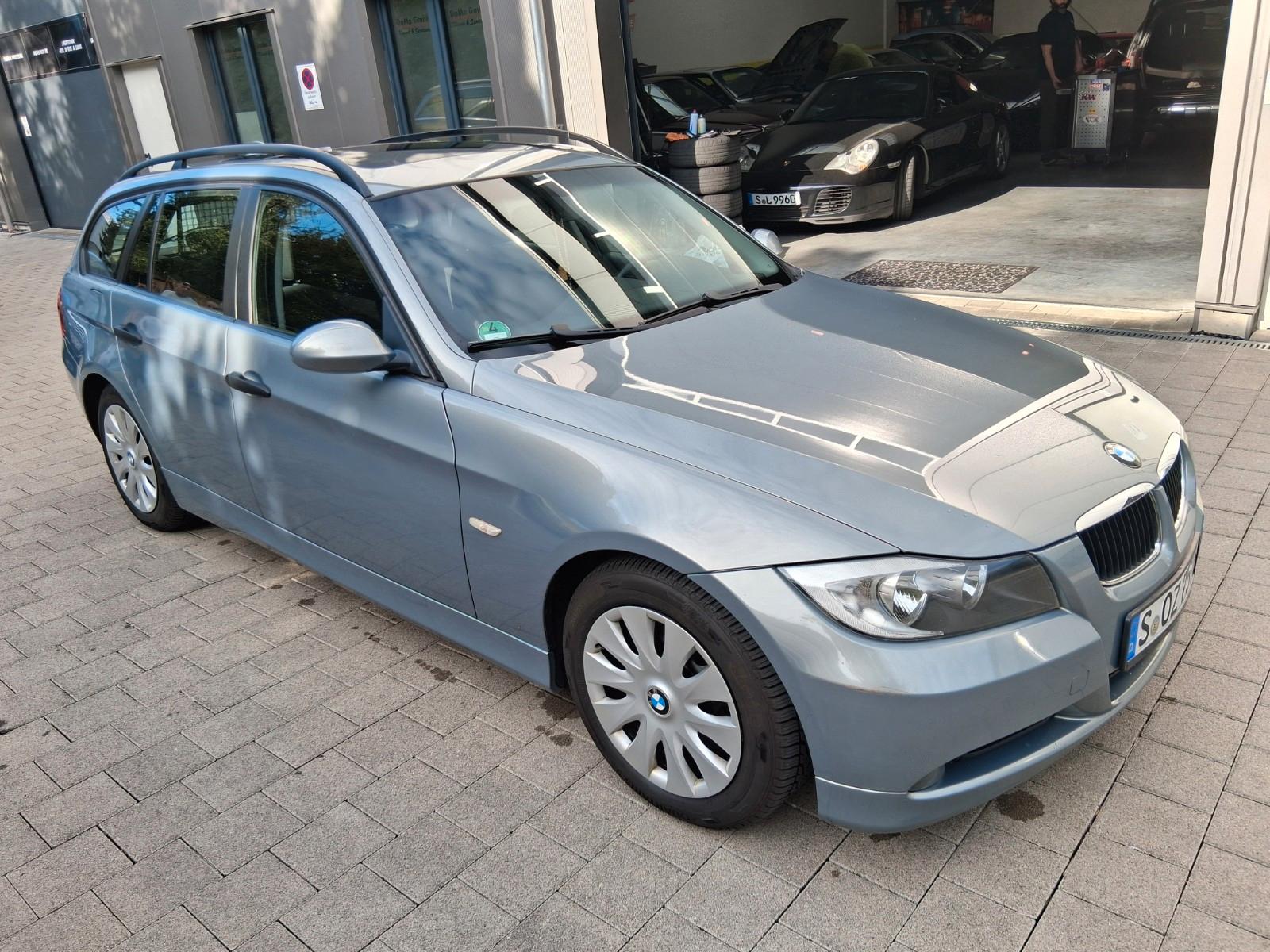 BMW 320 2005 — rear view