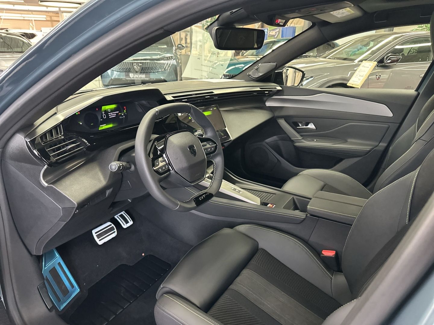 Fahrzeugabbildung Peugeot 308 SW GT Hybrid 145 e-DSC6 El. Panodach Navi