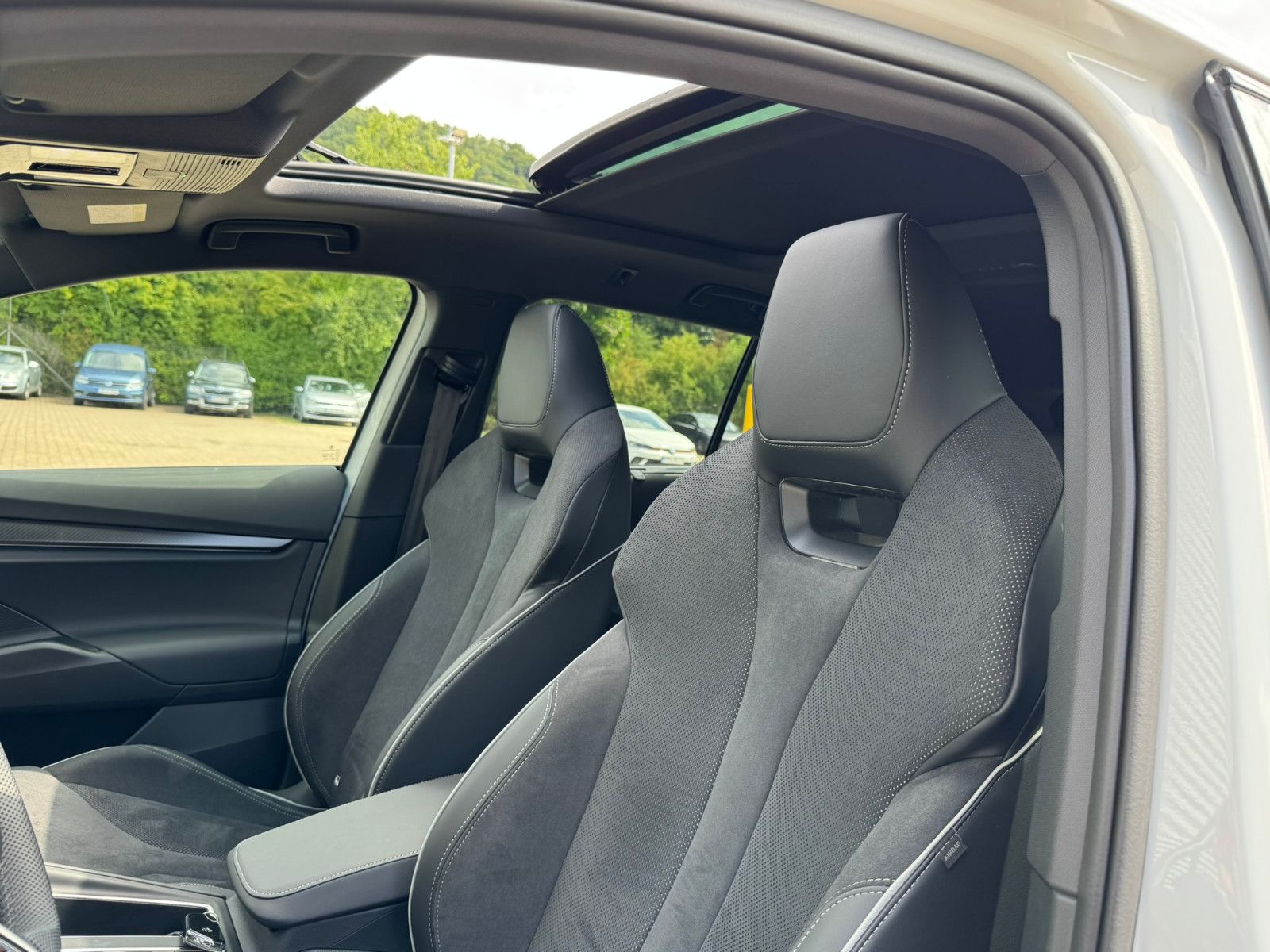 Fahrzeugabbildung SKODA Enyaq 85 x Sportline