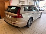 Volvo V60 Kombi Core/ 1.HAND/SCHECKHEFT/8.FACH BEREIFT - Volvo aus 2023