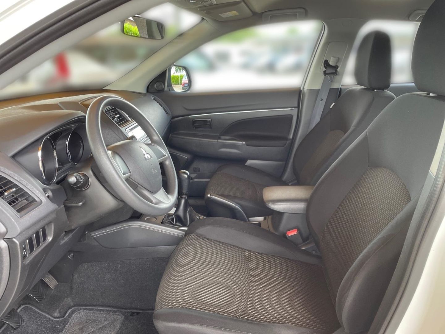 Fahrzeugabbildung Mitsubishi ASX 2.0 2WD Allwetterreifen LED Scheinwerfer Tem