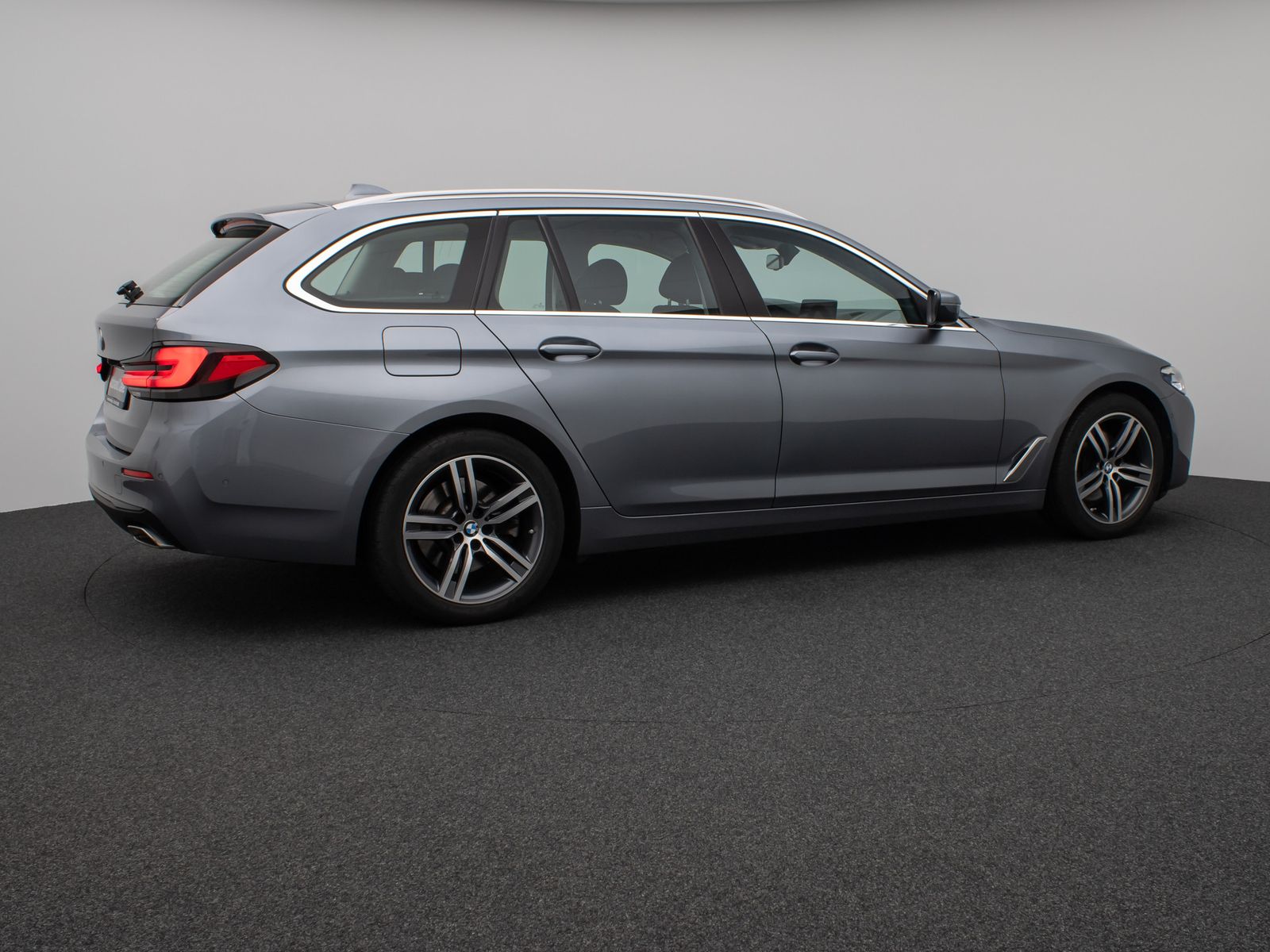 Fahrzeugabbildung BMW 520d Kamera HiFi HUD DAB WLAN Komfort Alarm AHK