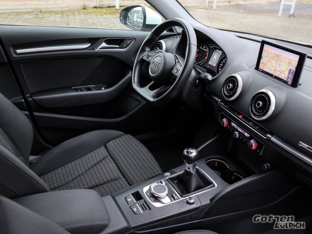 Fahrzeugabbildung Audi A3 Sportback 35 TFSI 1.5 sport Navi Paket S line