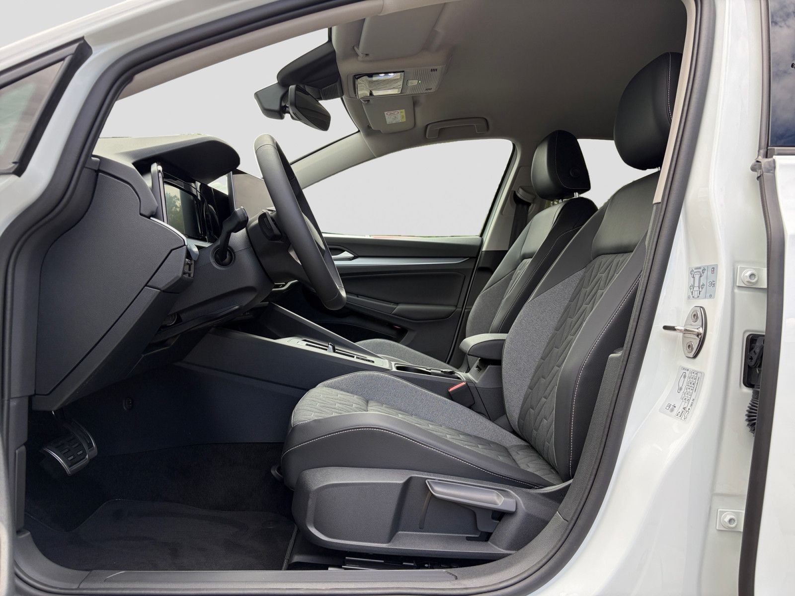 Volkswagen Golf ENERGY 1,5 l eTSI 116 PS DSG Ganzjahresreif foto 10