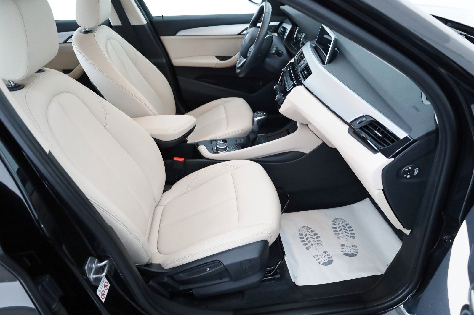 Fahrzeugabbildung BMW X1 xDrive 25e Advantage,Leder,Navi,LED,SH