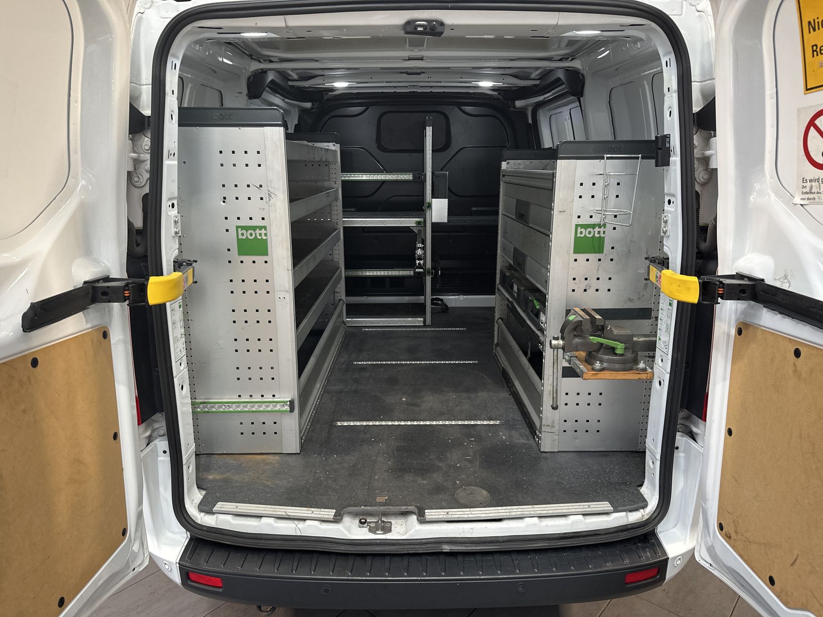 Fahrzeugabbildung Ford Transit Custom 340 L1H1 NAV+KAMERA+SHZ+PARKPILOT