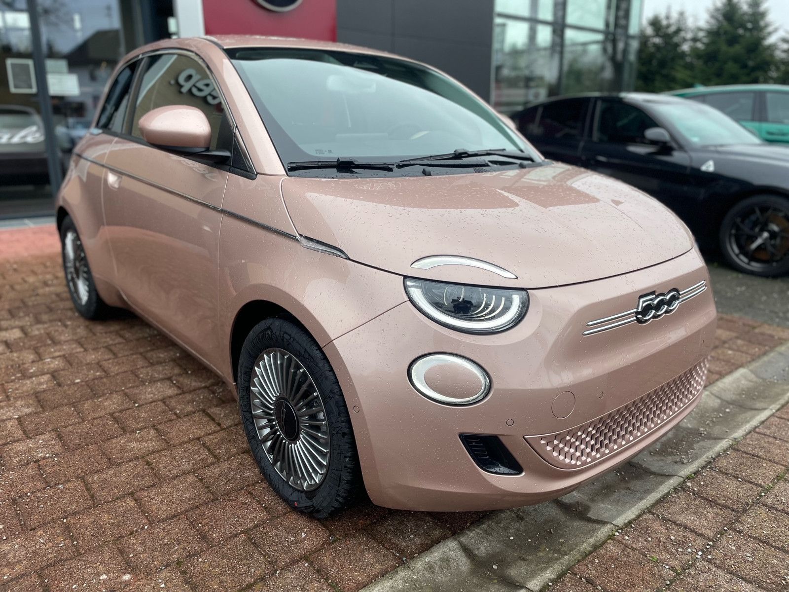 Fahrzeugabbildung Fiat 500e