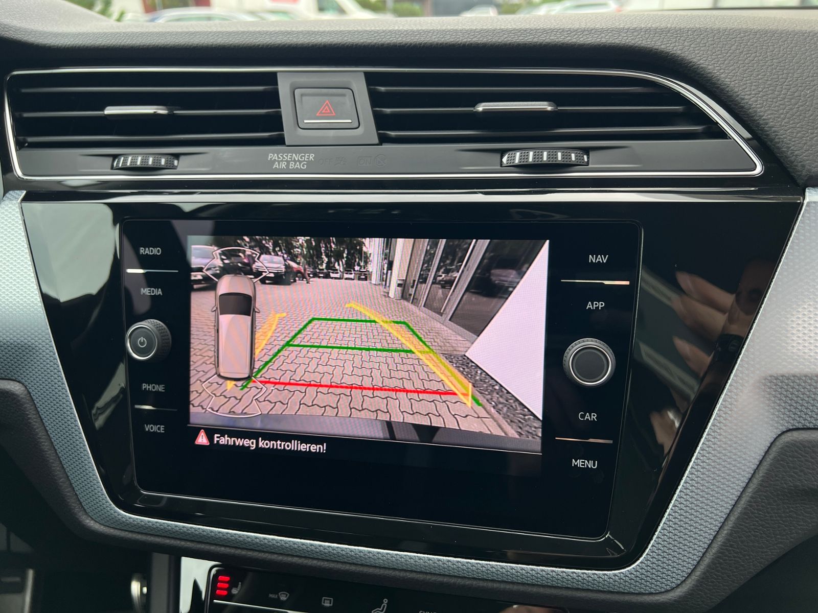 Fahrzeugabbildung Volkswagen Touran Comfortline 2.0 TDI DSG *R-Line Ext., AHK