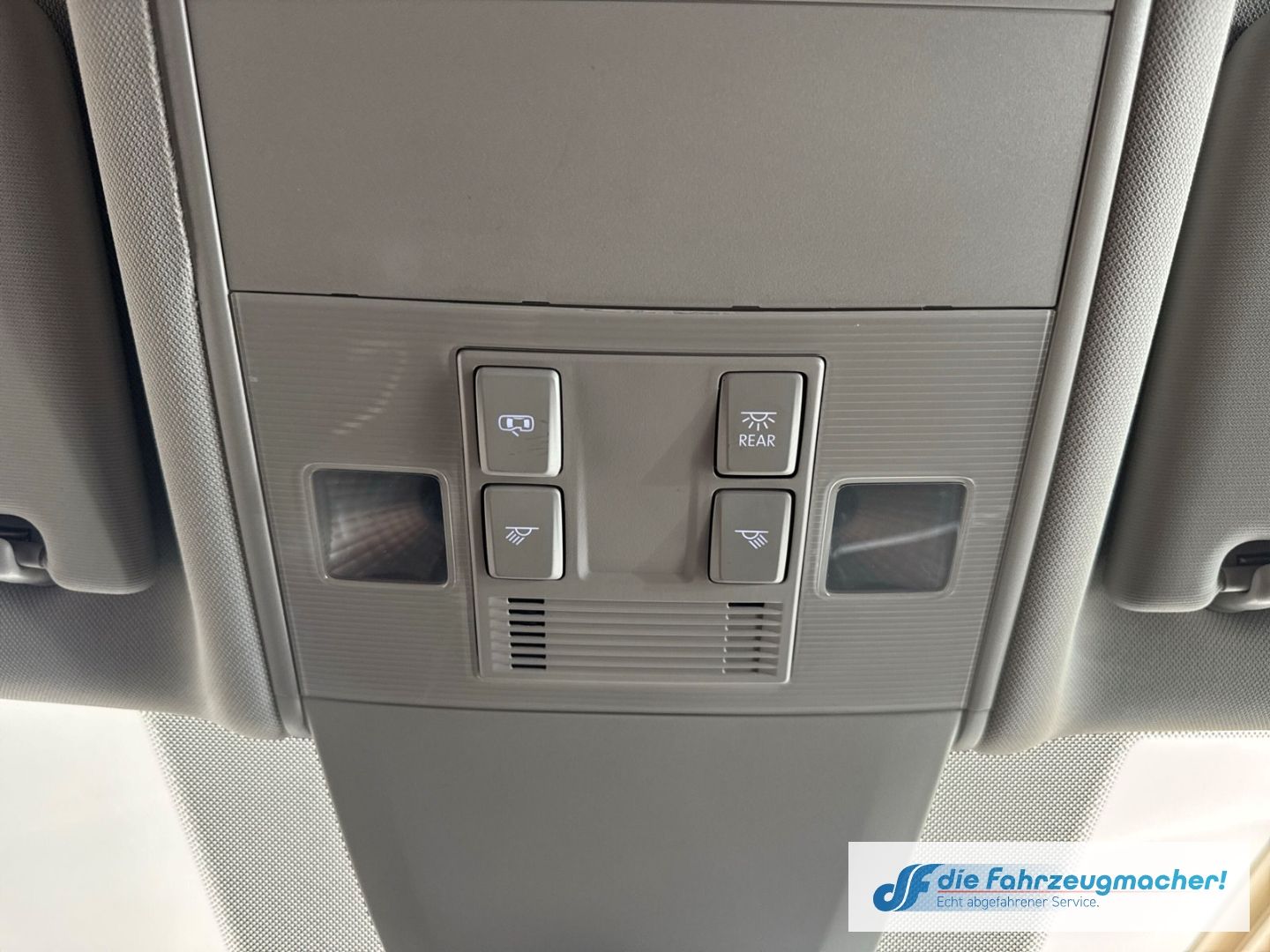 Fahrzeugabbildung Volkswagen Touran Comfortline 7.Si. AHK-klap.150PS Navi Dig