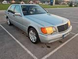 Mercedes-Benz 320 - graue Mercedes-Benz 320