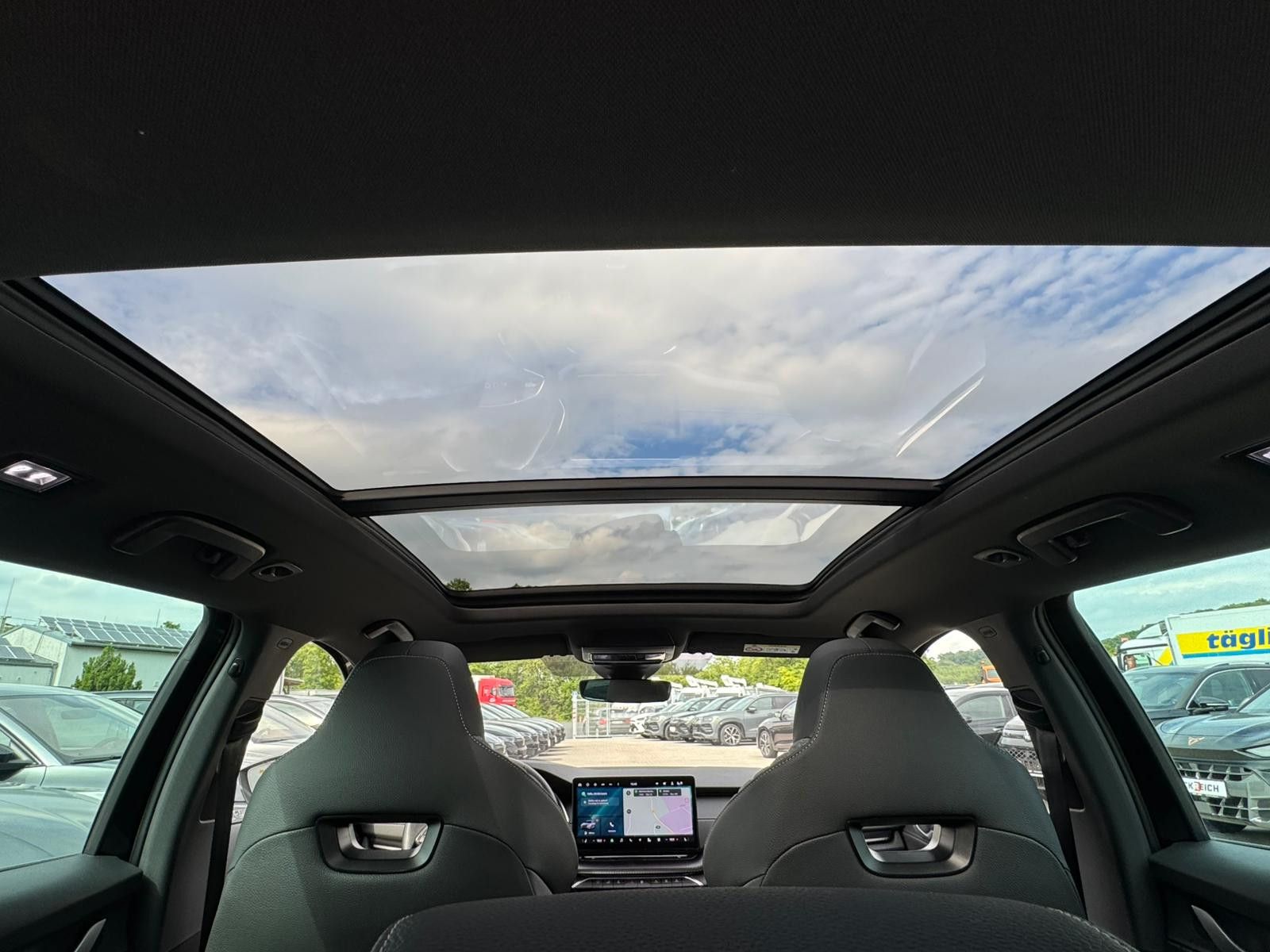 Fahrzeugabbildung SKODA Octavia 2.0 DSG Sportline MATRIX*PANO*CANT.*5J.G