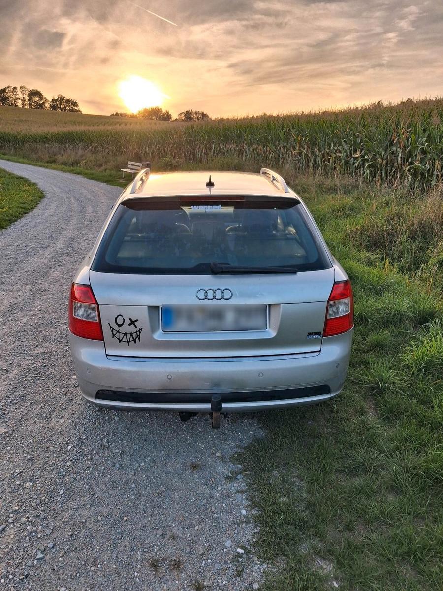 Audi A4 2004 — rear view