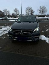 Mercedes-Benz ML 350 4MATIC Distronic Pano Harman - blaue Mercedes-Benz ML 350