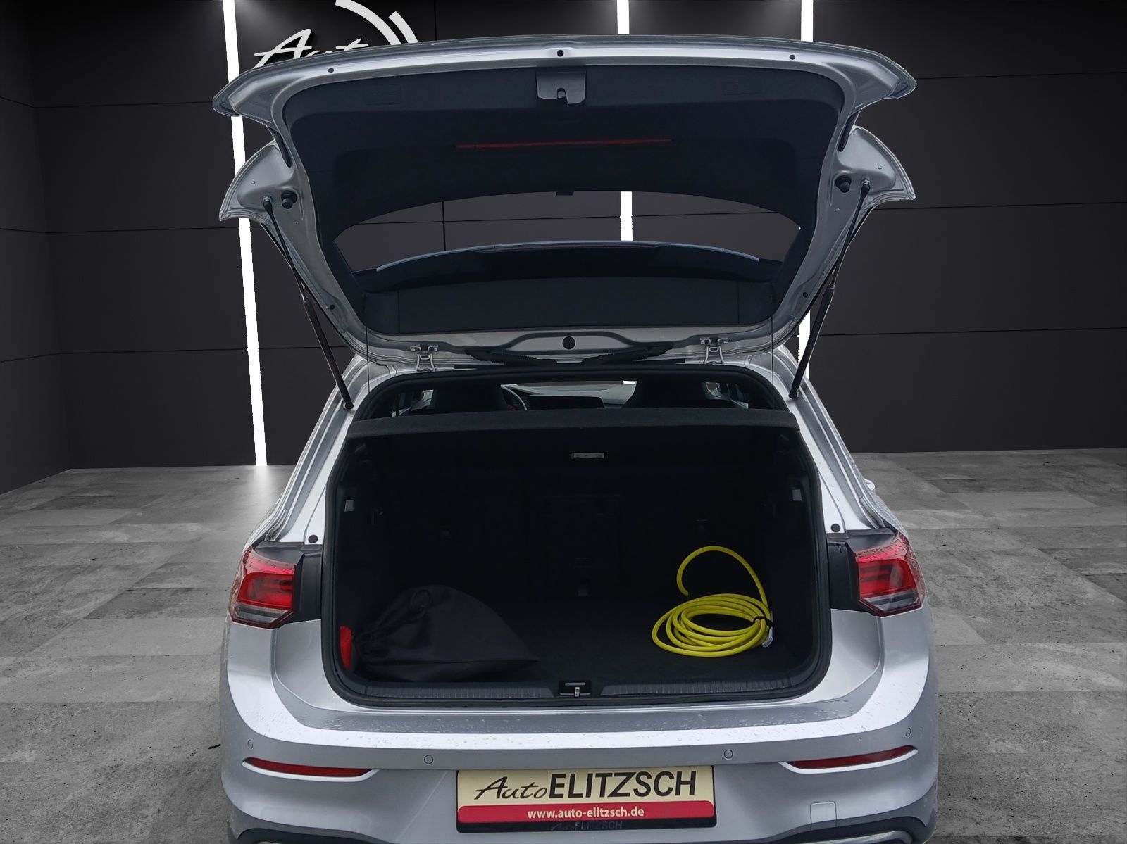 Fahrzeugabbildung Volkswagen Golf VIII GTE LEDplus Navi Leder AID ACC PDC SH