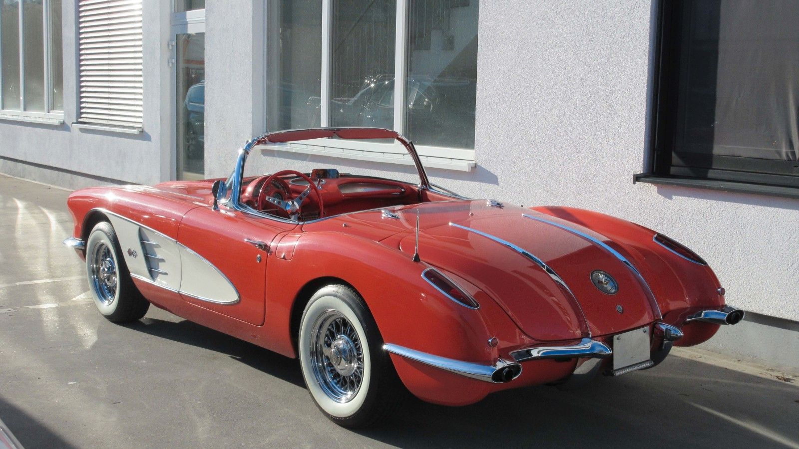 Vehicle photo 3
