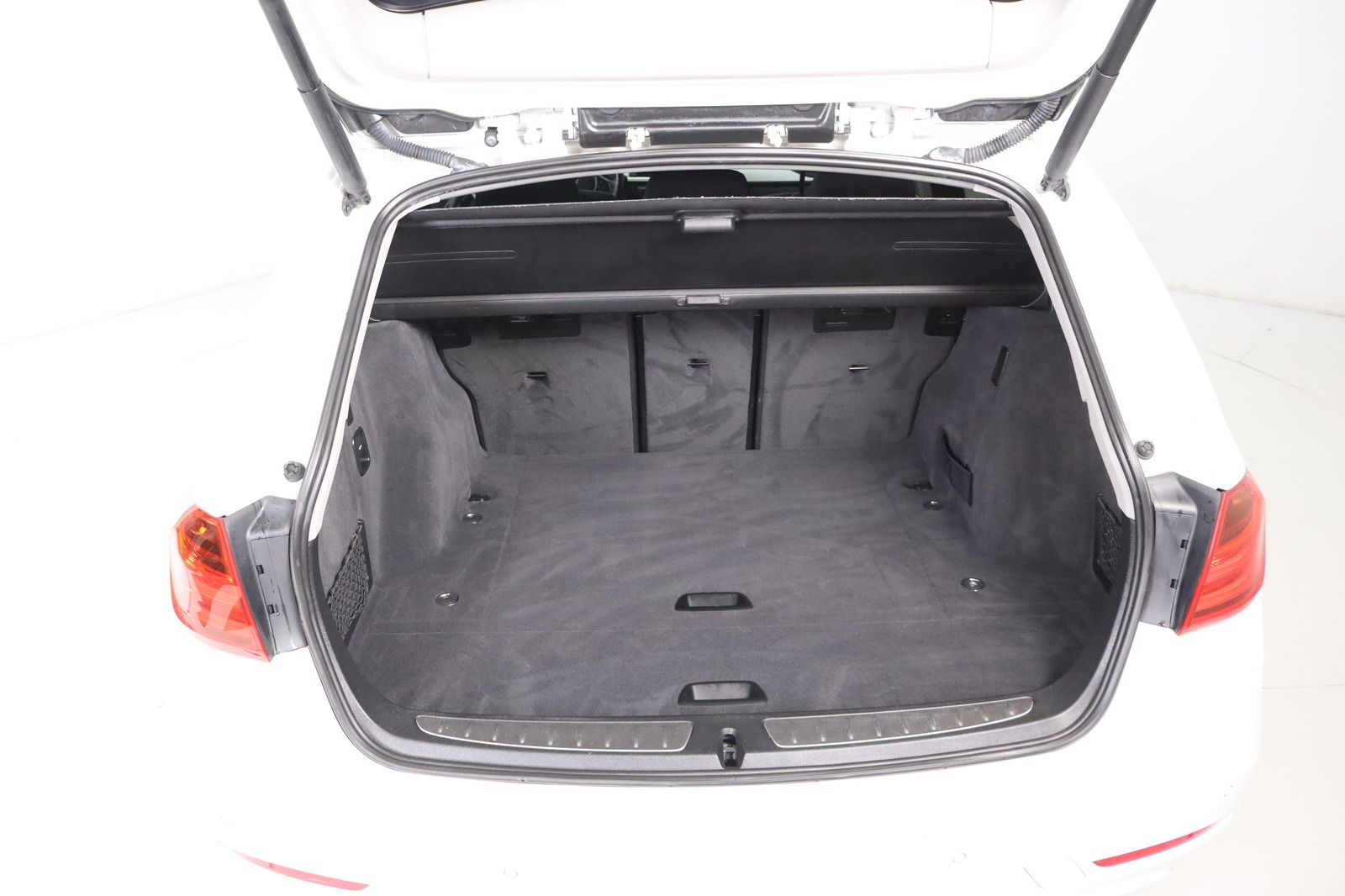 Fahrzeugabbildung BMW 320 i Touring xDrive * Bi- Xenon * Navi