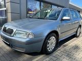 Skoda Octavia 1.6  Combi Ambiente - Skoda Octavia aus 2001: Kombi