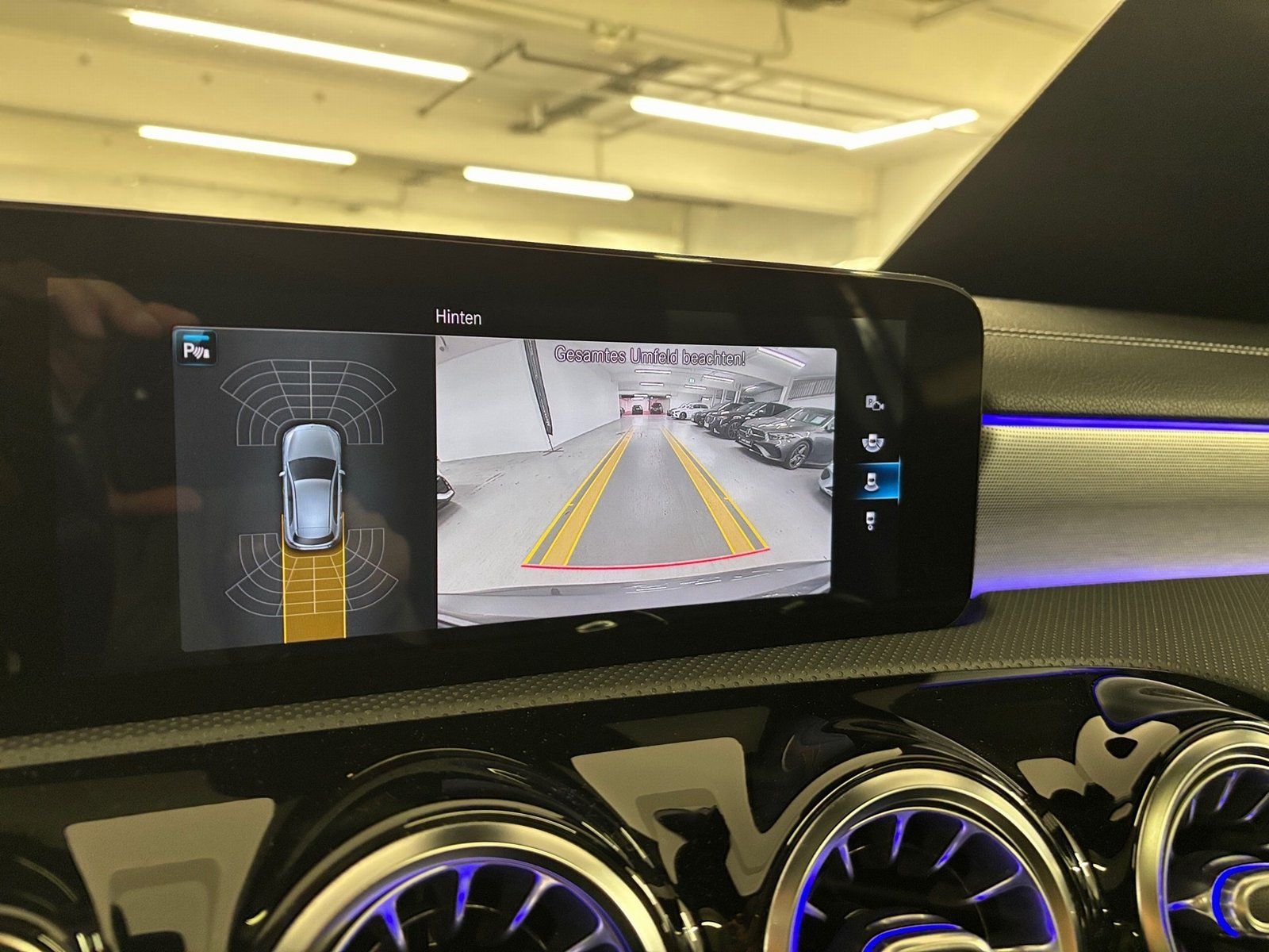 Fahrzeugabbildung Mercedes-Benz A 250 e AMG*Distronic*Panorama*AHK*Burmester*LED