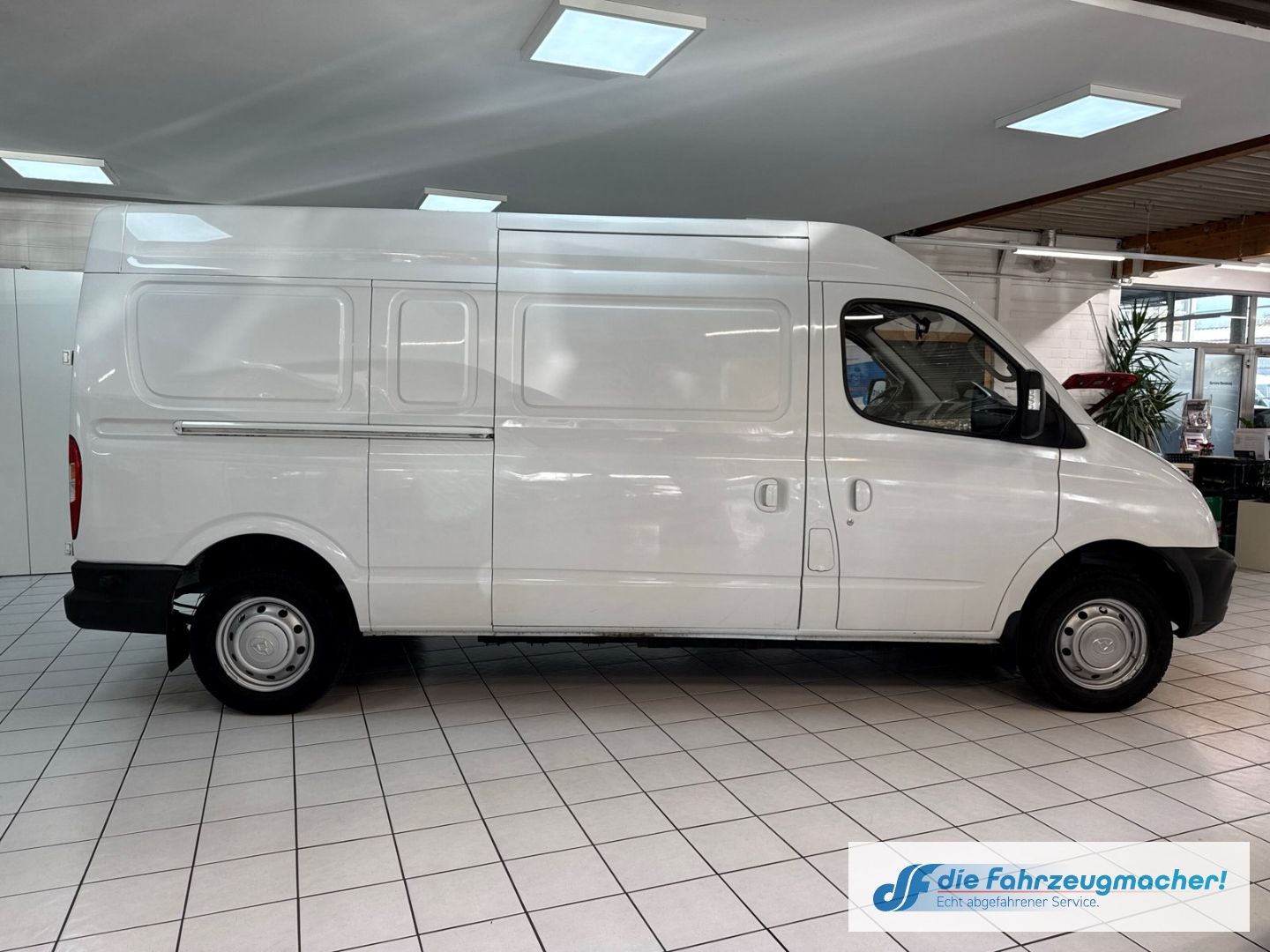 Fahrzeugabbildung Maxus EV80 Kasten L2H2 3,5t PDC Berganfahrass. El. Par