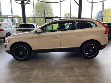 Volvo XC 60  Momentum AWD *AHK*NAVI*TEMPOMAT*ALLRAD*