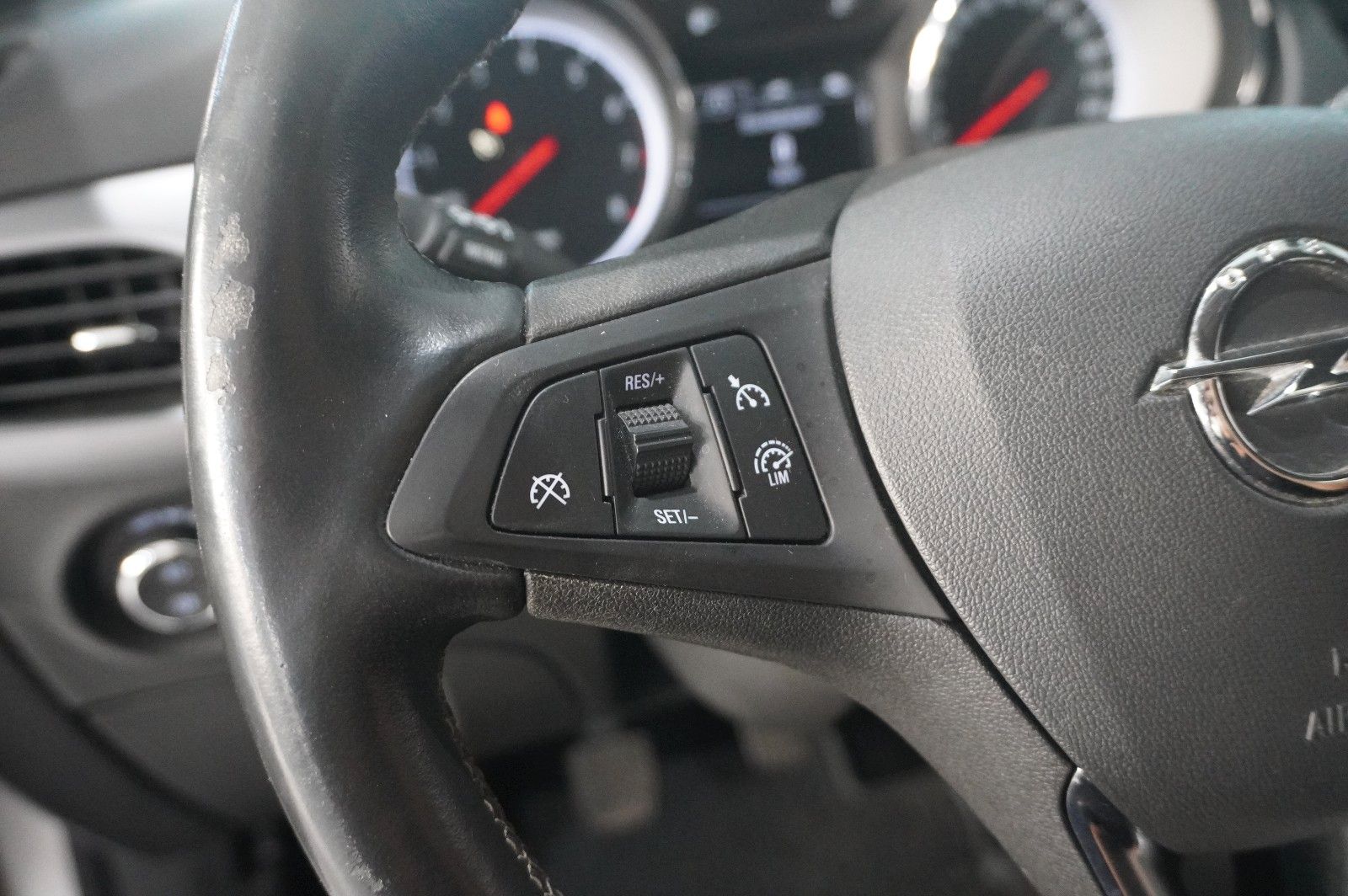 Fahrzeugabbildung Opel Astra K ST 1.0 BUSINESS NAVI/LED/SHZ/TEMP./SPORT