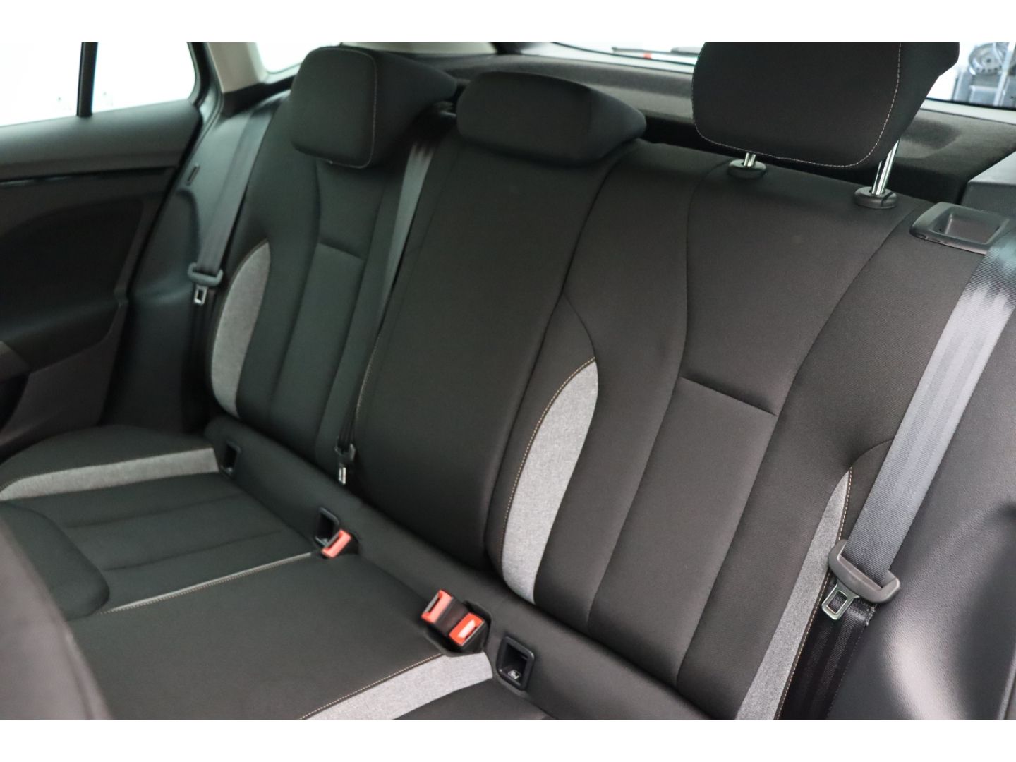 Fahrzeugabbildung SKODA Kamiq 1.0 Selection Kamera SHZ Einparkhilfe vorn