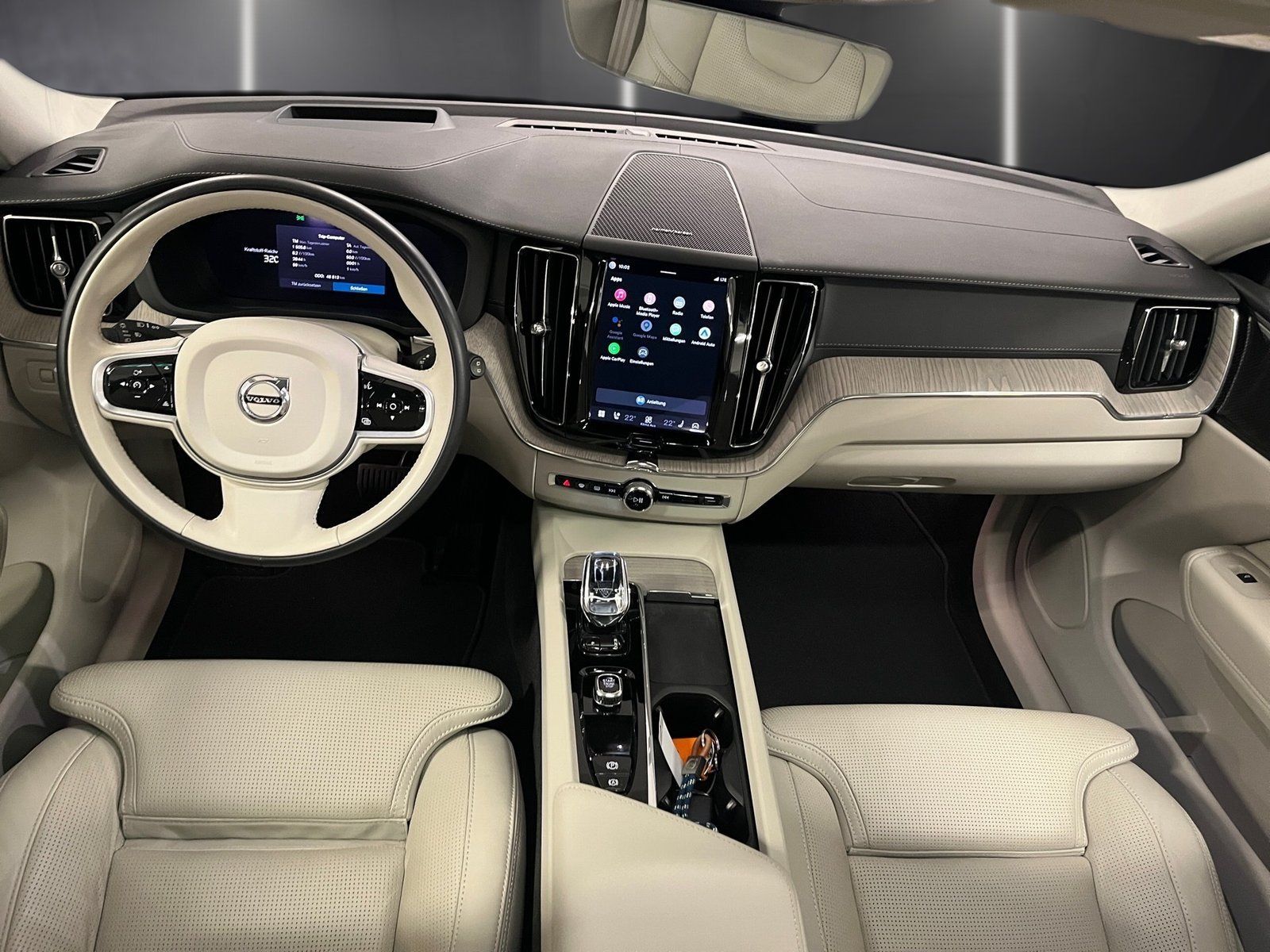 Fahrzeugabbildung Volvo XC 60 B5 AWD Inscription HUD*360°*Kardon*AHK*