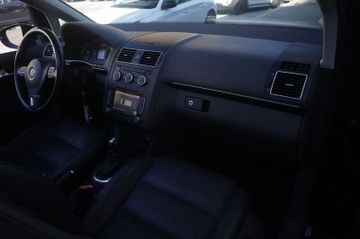 Volkswagen Touran - 12