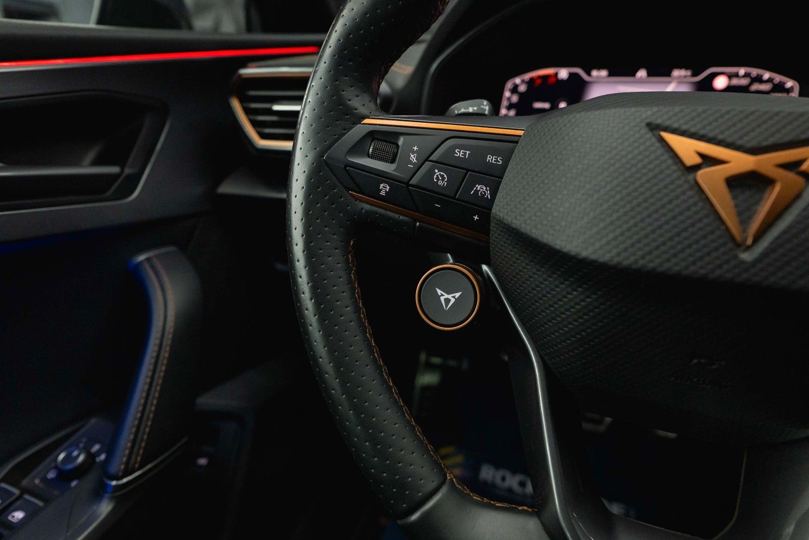 Fahrzeugabbildung CUPRA Leon Sportstourer VZ 4Drive | ACC | LED | DCC