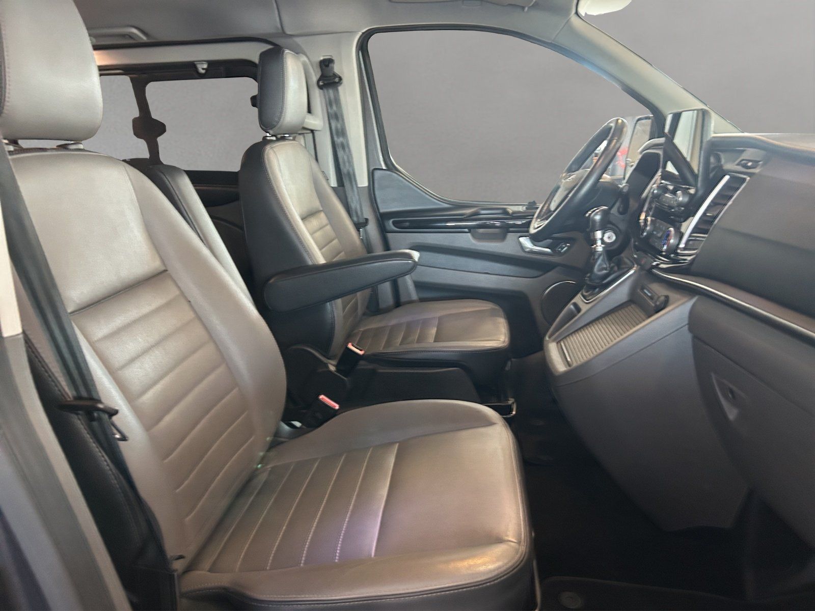 Fahrzeugabbildung Ford Ford Tourneo Custom Titanium X 320L1 Ecoblue