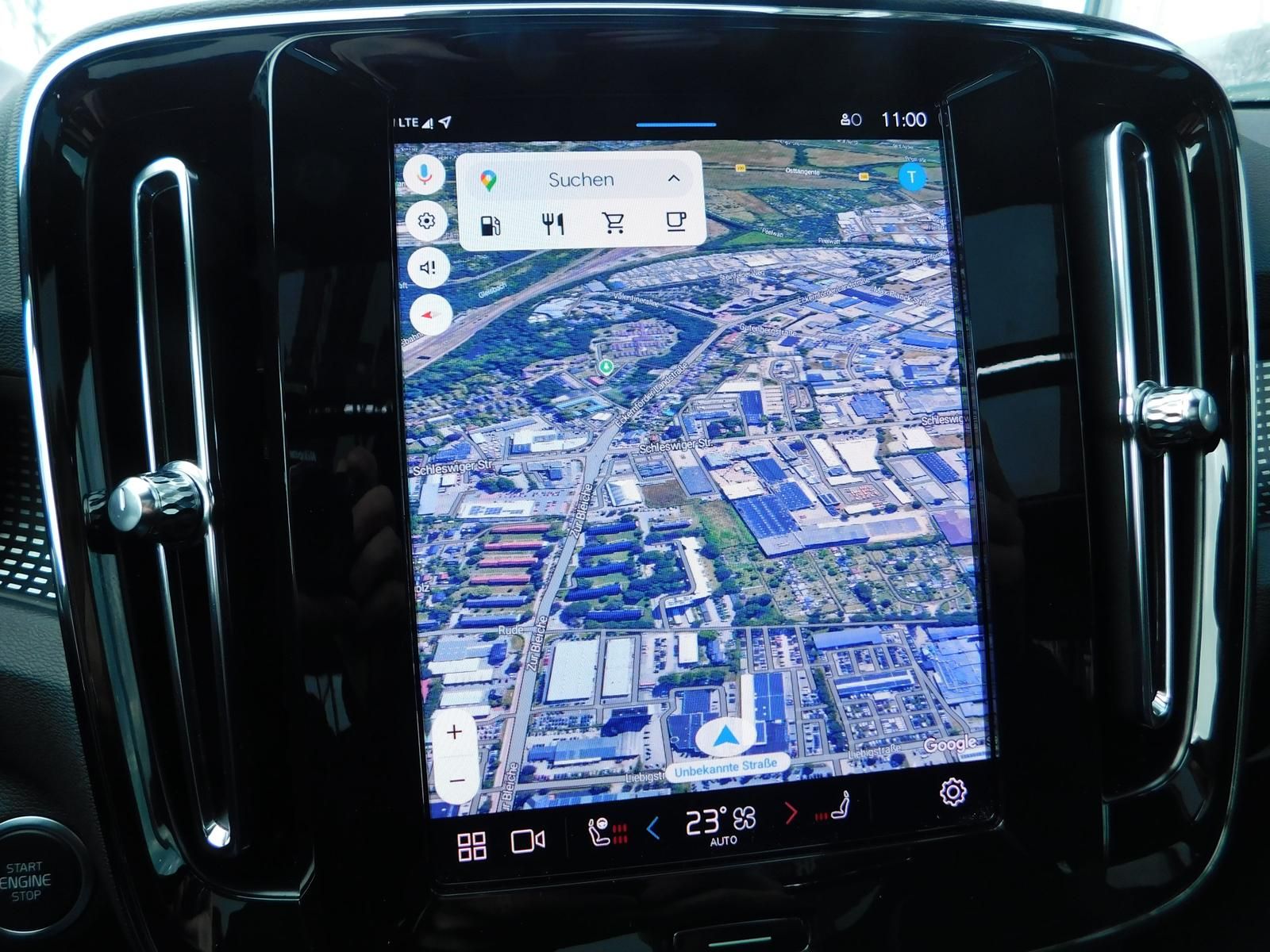 Fahrzeugabbildung Volvo XC40 B3 Ultra Black Editon "Glasdach,360°Cam"