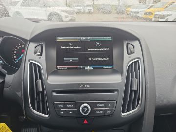 Bild 12 Ford Focus Turnier Business Navi Ambientebeleuchtung