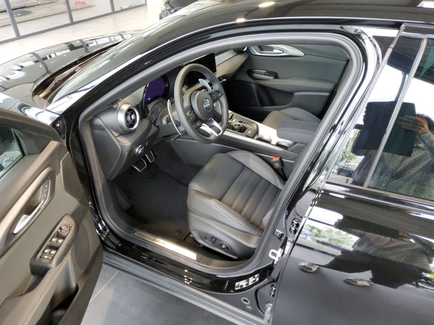 Fahrzeugabbildung Alfa Romeo Tonale Veloce SHZ, LHZ, Navi, 360°, Tech Paket,