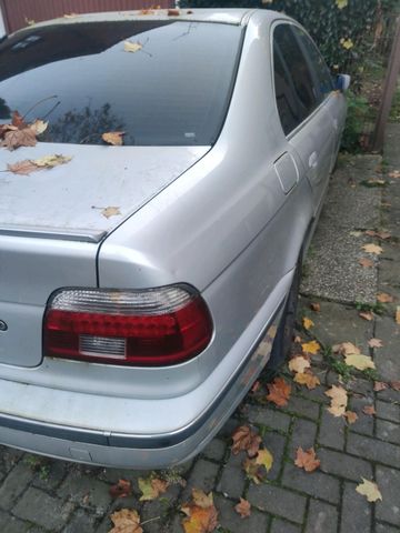 BMW e 39  523 i