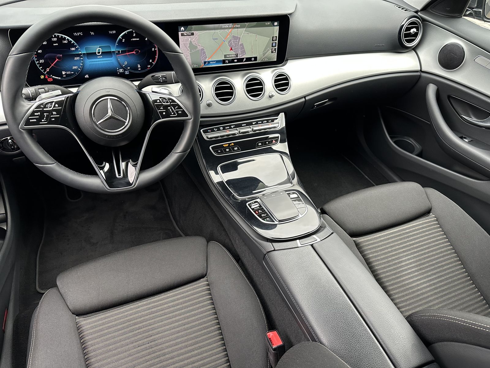 Fahrzeugabbildung Mercedes-Benz E 200d T Avantgarde NAV+LED+AHK+KAM+WIDE+CARPLAY
