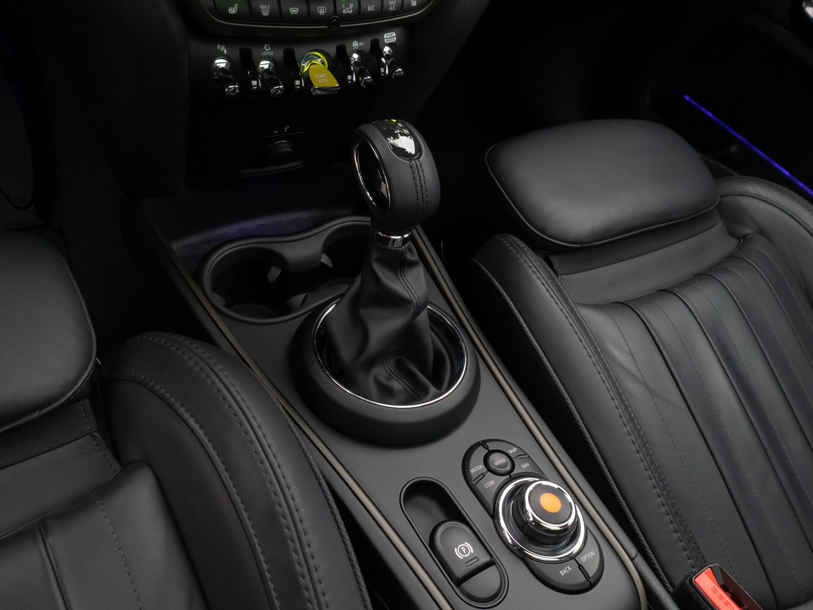 Fahrzeugabbildung MINI Countryman SE (Cooper) ALL4 Panorama Kamera HUD